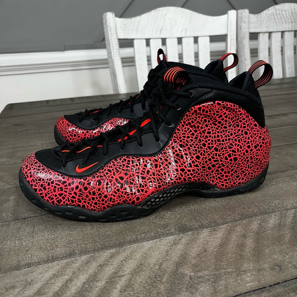 Nike Foamposite One Cracked Lava Sneakers Sz 11.5